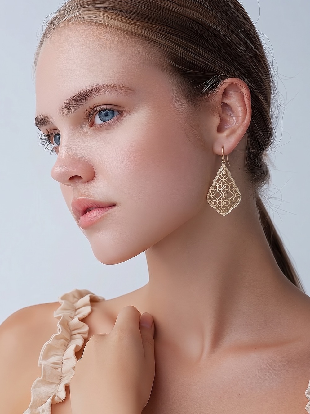 Kendra Scott Addie Gold Drop
Earrings in Gold Filigree Mix MRSP $85